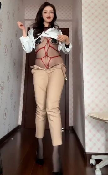 FREE001- 抖音網紅 在在嗎 photo