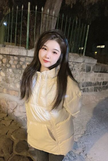 FREE003- 高颜值极品女神和男友性自拍趴在镜子前看着自己被后入 photo
