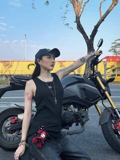 TWAV0798- 嘻哈風重機網美直播走光送福利