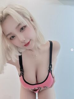 TWAV0826- 7萬粉絲網美 視訊直播 超大顆木瓜炸出