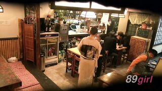 DVDES-633 在赤坂數百家傳統日式餐廳和小餐館中，一位擁有傲人F罩杯、美麗優雅、氣質高貴的年輕老闆娘脫穎而出，獻出了她的AV出道之作！她就是前田裡美。