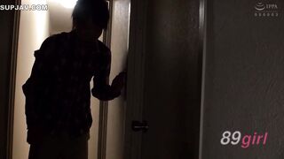 [無碼破解]SCOP-505 弟弟是個處男，卻有著巨大的陰莖，他偷偷地看著哥哥和女友做愛，再也控制不住自己了。他懇求哥哥讓他偷偷地把陰莖插入女友的陰道！女友毫不知情，在從未體驗過的超大陰莖的刺激下，她扭動著身體，發出銷魂的呻吟，這種感覺連哥哥都從未見過！