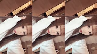 TWAV1144- 超可愛大奶妹 超騷易濕體質 摳摳挖挖還有水聲 IG對話超鹹濕