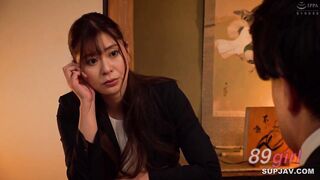 [無碼破解]HUNTB-250 我醒來發現我那脾氣暴躁、胸部豐滿的女老闆把我壓在身下，正以汗流浹背的女牛仔姿勢騎在我身上！由於我的失誤，我出差的店房間竟然要和她同住一個房間！我試圖安撫我那脾氣暴躁的女老闆……