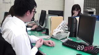 [無碼破解]SW-246 我被分配到的部門全是女的！她用黑色絲襪若隱若現地露出內褲來誘惑我，然後偷偷地把絲襪撥到一邊，讓我把勃起的陰莖插入她的身體！