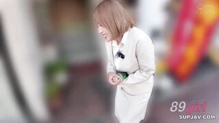 [無碼破解]SKMJ-798 業餘美女們帶著遙控振動器散步——黑色絲襪售貨員特輯——“我再也忍不住了……”穿著黑色絲襪、擁有美腿的OL們在人群中顫抖著達到高潮！她們第一次感到羞辱的經歷意外地開啟了她們的性慾開關！在車裡大膽地自慰！最後，她們在店裡盡情享受……