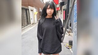 FC2PPV 4952194 一位經驗尚淺的嬌小女孩身著性感內衣，被塗滿潤滑液♡ 她敏感的陰蒂被吸吮時，她興奮得跳了起來，可愛極了，最後她被深喉活塞式性交，深入陰道後部，成功受孕！！