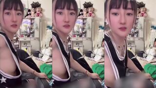 TWAV0798- 嘻哈風重機網美直播走光送福利