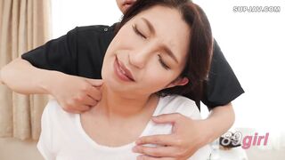 [無碼破解]HONE-274 身材豐滿的按摩師大石咲憑藉精湛的胸部按摩技巧和深層插入，吸引了眾多年長女性的目光。
