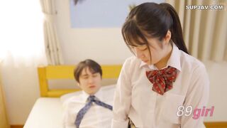 [無碼破解]HUNTC-489 “把你的雞巴借我一下！”我班上一個女生一邊看片一邊還插著我的雞巴！班上的女生聽說我是個色情片愛好者，就跑到我家來一探究竟！她們看到我房間裡堆積如山的色情片都興奮極了！然後我們決定看一部他推薦的片子！然後……