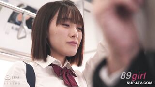 [無碼破解]ID-025 一名身材豐滿的女學生在通勤途中，於火車上遭到一群變態男子的騷擾和強，被迫進行了長達4小時的無保護性行為。（南日奈乃）