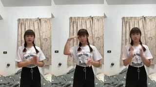 TWAV1095- 萌系小母狗 各種騷逼姿勢擺拍 還是黑森林